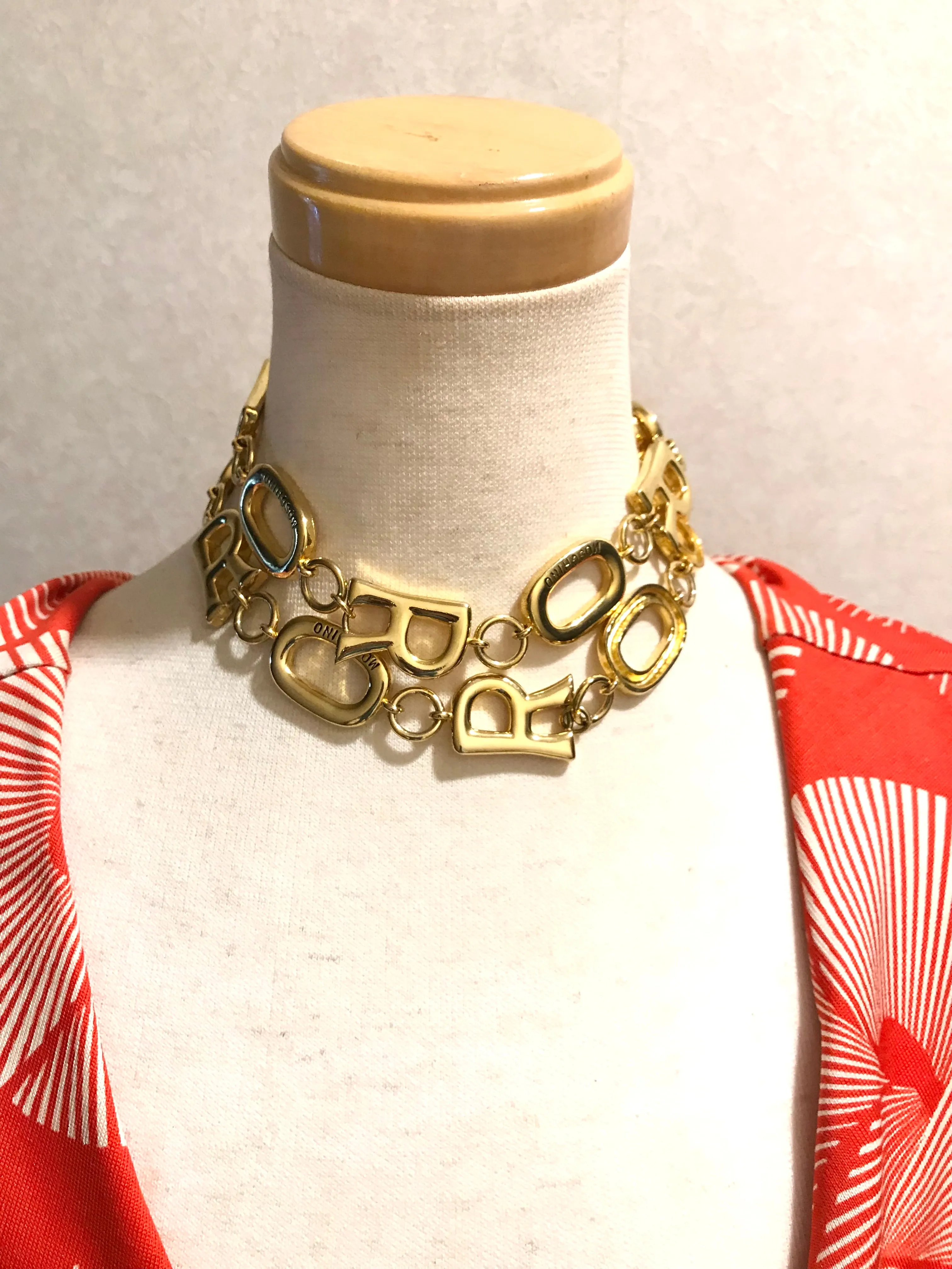Vintage Moschino chain statement necklace with golden O and R letter charms with logos. 050323re5