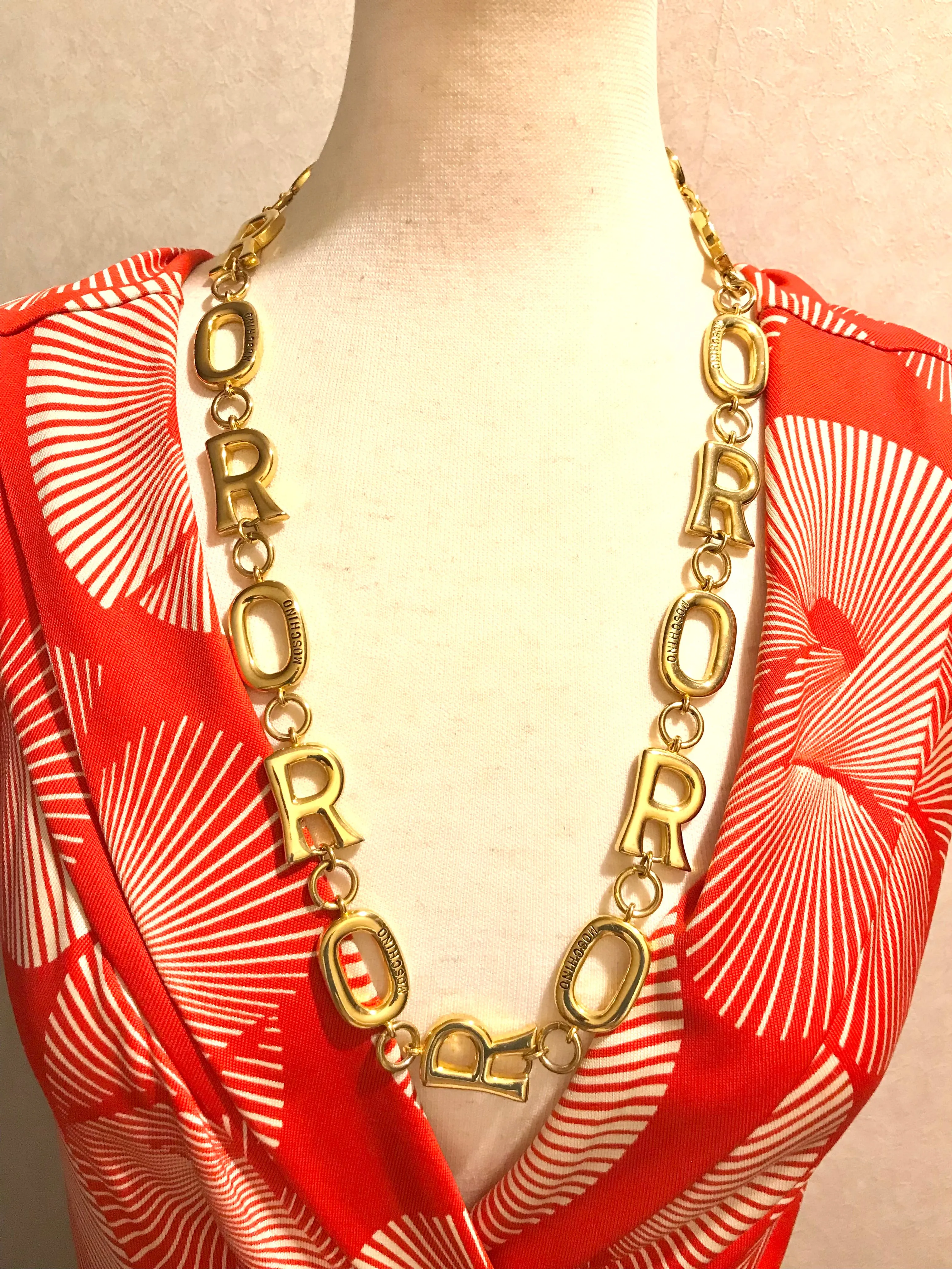 Vintage Moschino chain statement necklace with golden O and R letter charms with logos. 050323re5