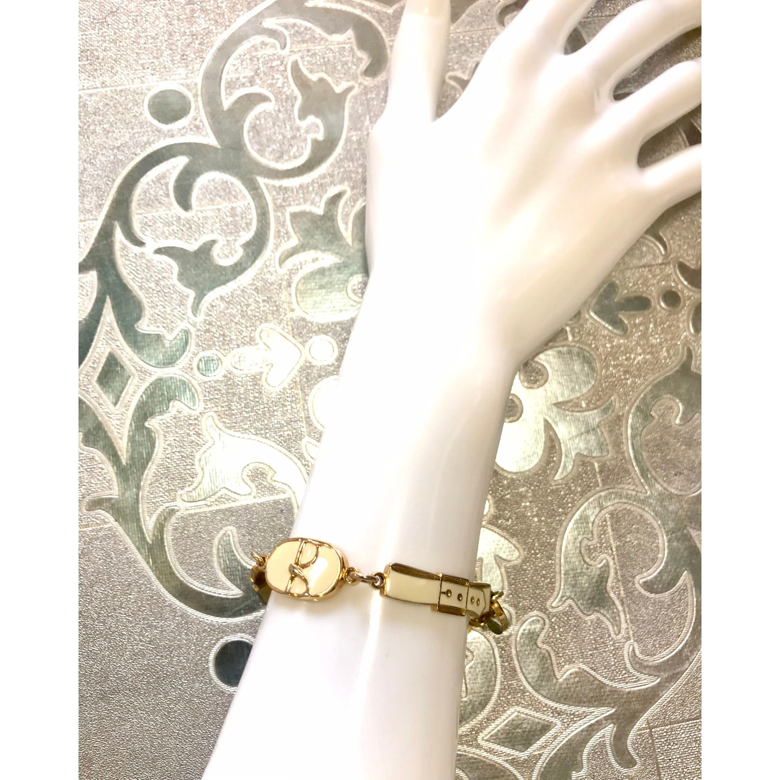 Vintage Roberta di Camerino chain bracelet with white logo charms. Beautiful jewelry. 0602071