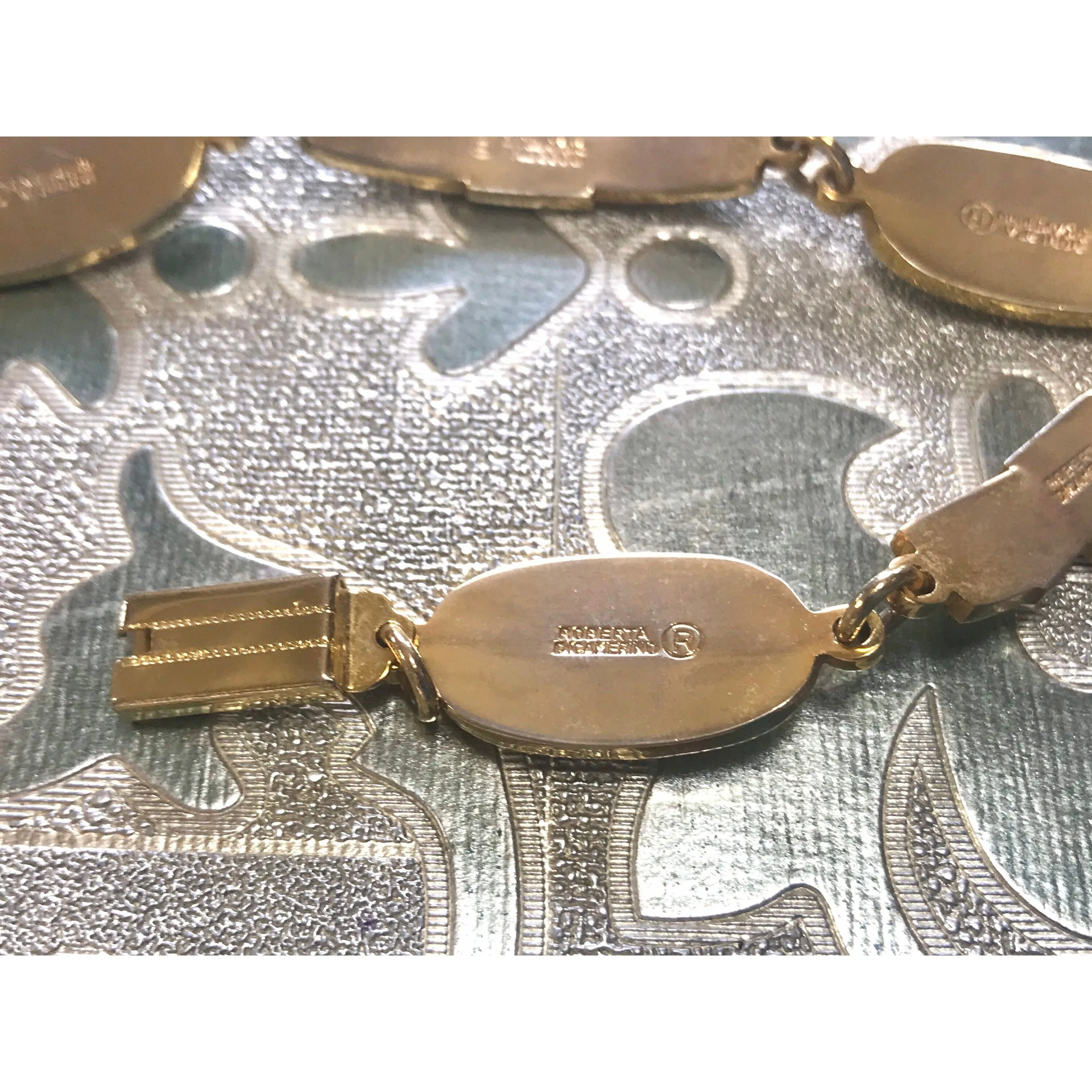 Vintage Roberta di Camerino chain bracelet with white logo charms. Beautiful jewelry. 0602071