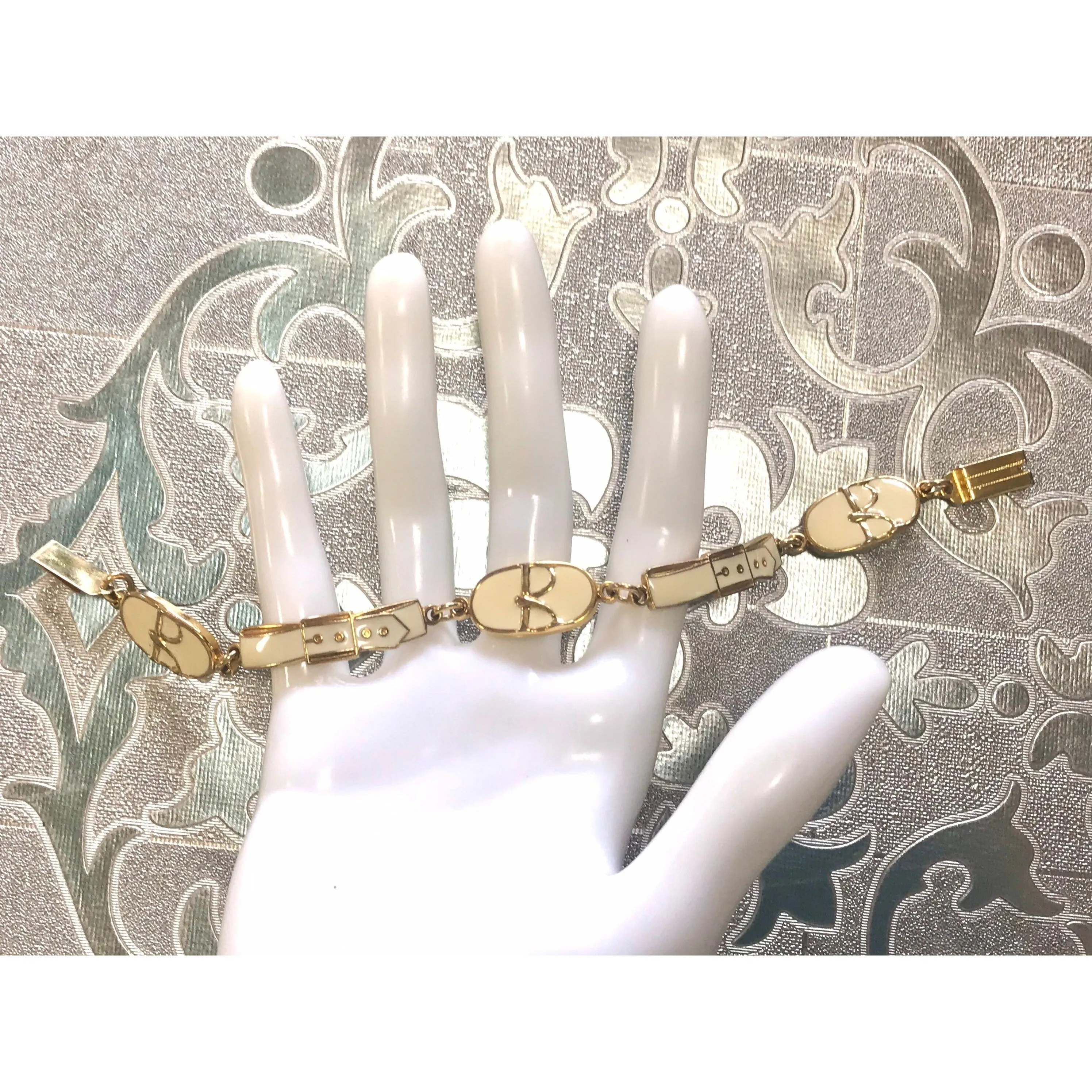Vintage Roberta di Camerino chain bracelet with white logo charms. Beautiful jewelry. 0602071