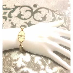 Vintage Roberta di Camerino chain bracelet with white logo charms. Beautiful jewelry. 0602071
