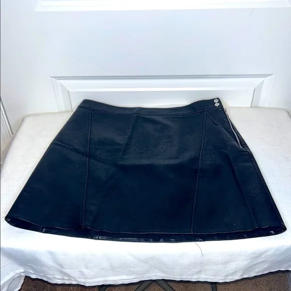 Zara Leather Black A-Line Mini Skirt Size Large