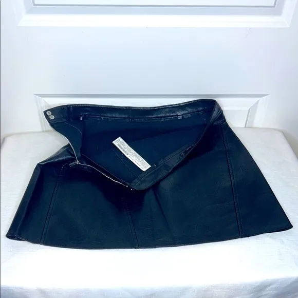 Zara Leather Black A-Line Mini Skirt Size Large