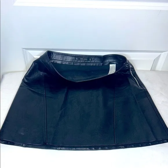 Zara Leather Black A-Line Mini Skirt Size Large